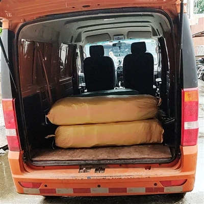 I guanti da lavoro impermeabili in pelle sono predisposti per essere spediti ...